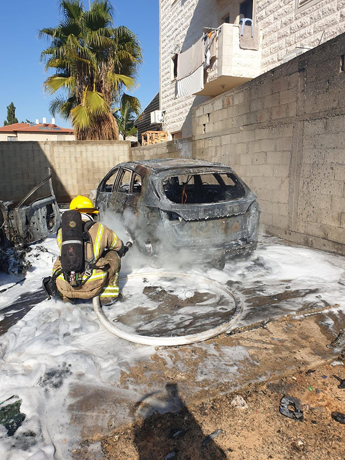 انفجار بسيارة في حي الجواريش في مدينة الرملة والعثور على جثة إمرأة داخلها 